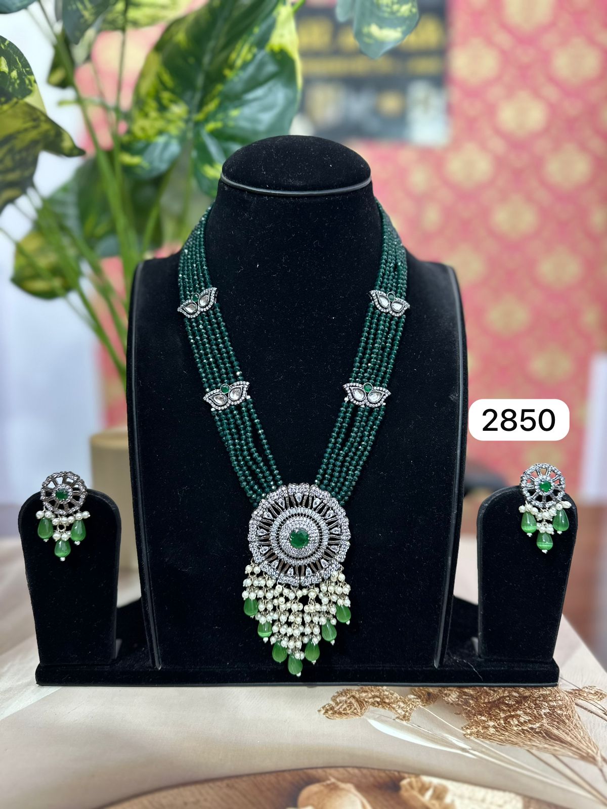 Real Look Green Pendant Set with Blackish Antique Diamond Finish