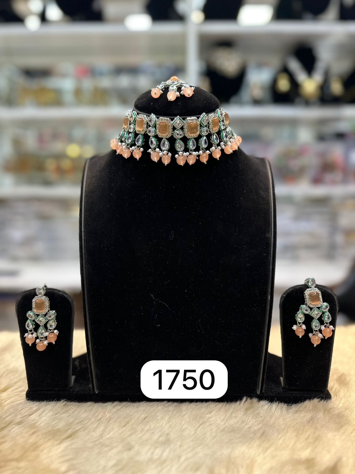 Silver Monalisa stone peach choker set
