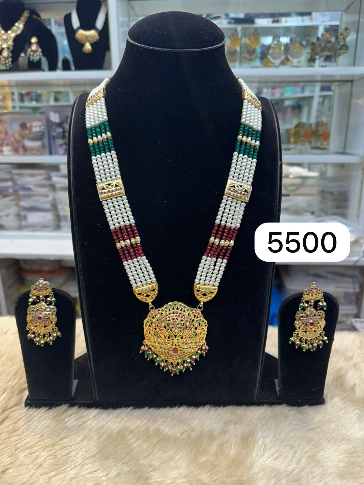 Real Look Jadau Pendant Necklace Set