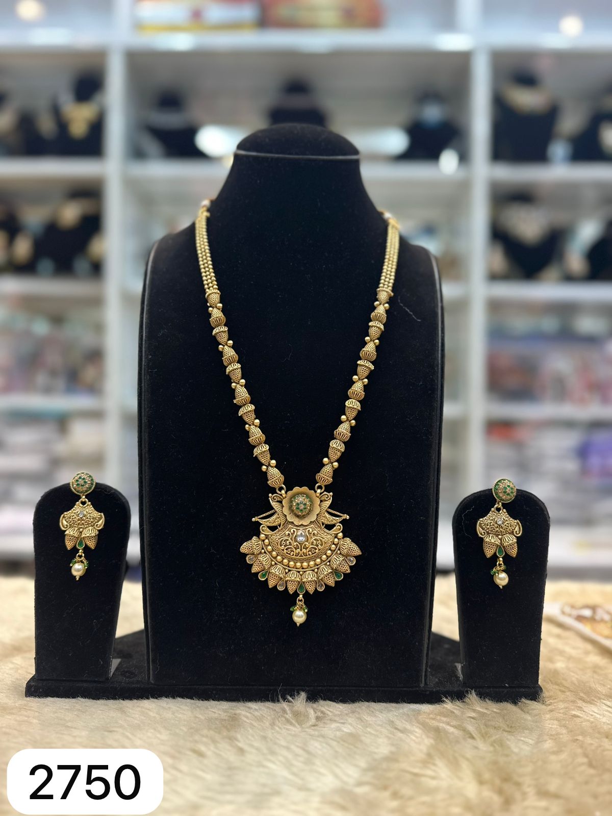 Antique Matte Gold Pendant Set with Green Highlights