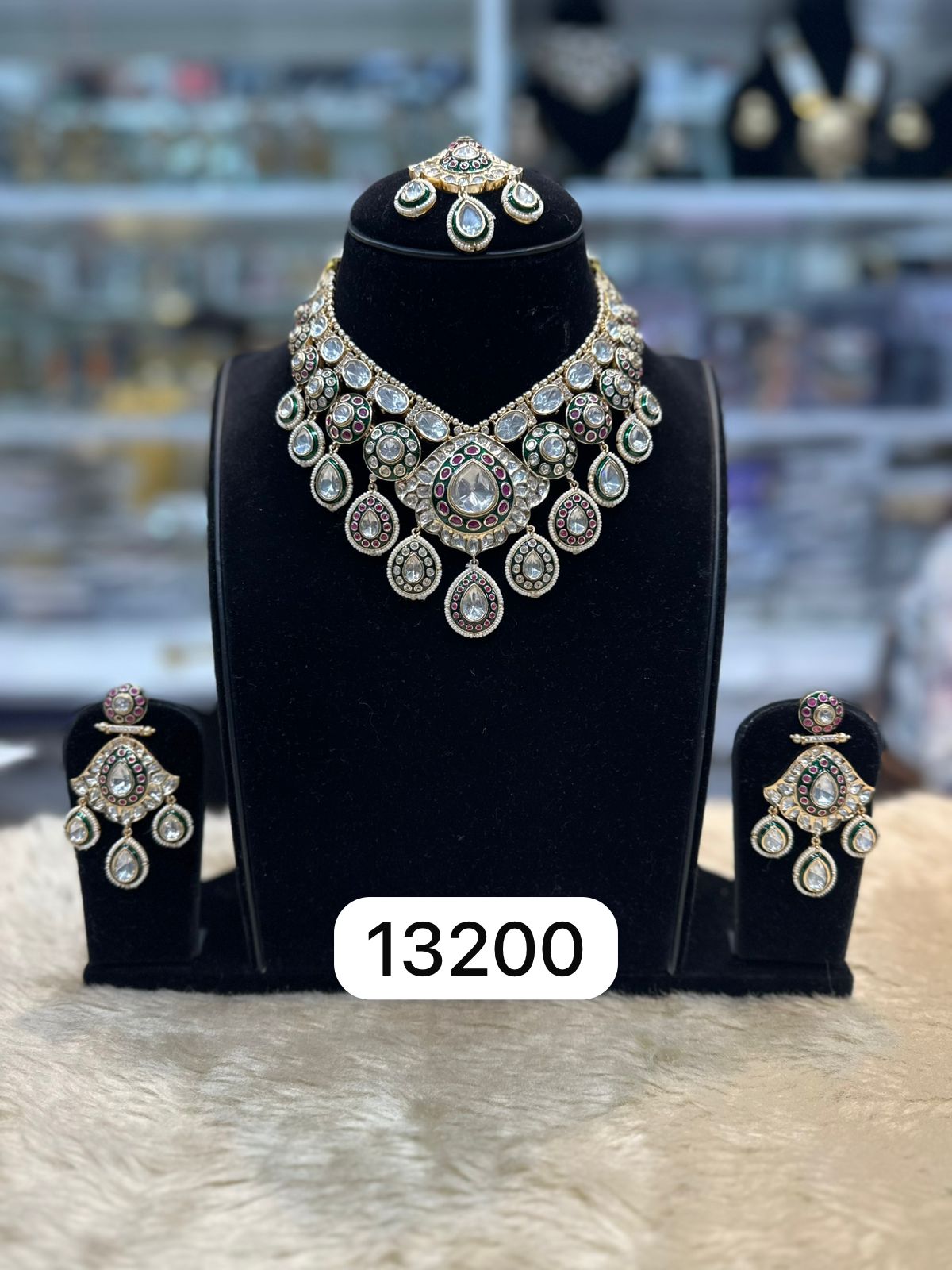 Royal Mina Kaari Kundan Set