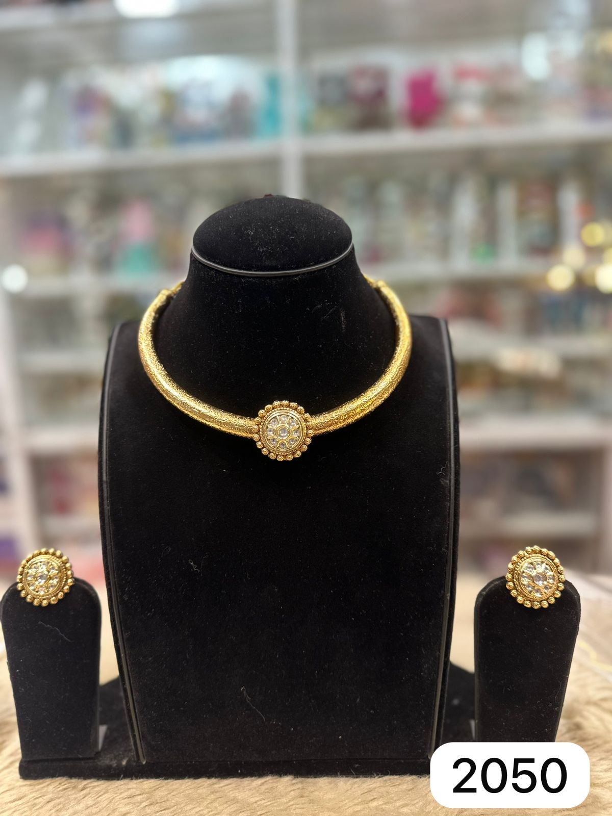 Original Gold Look Kundan Hasli Set