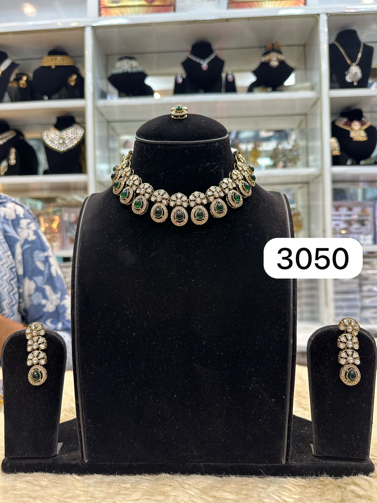 Elegant Emerald Green Kundan Polki Jewelry – Real Look Design