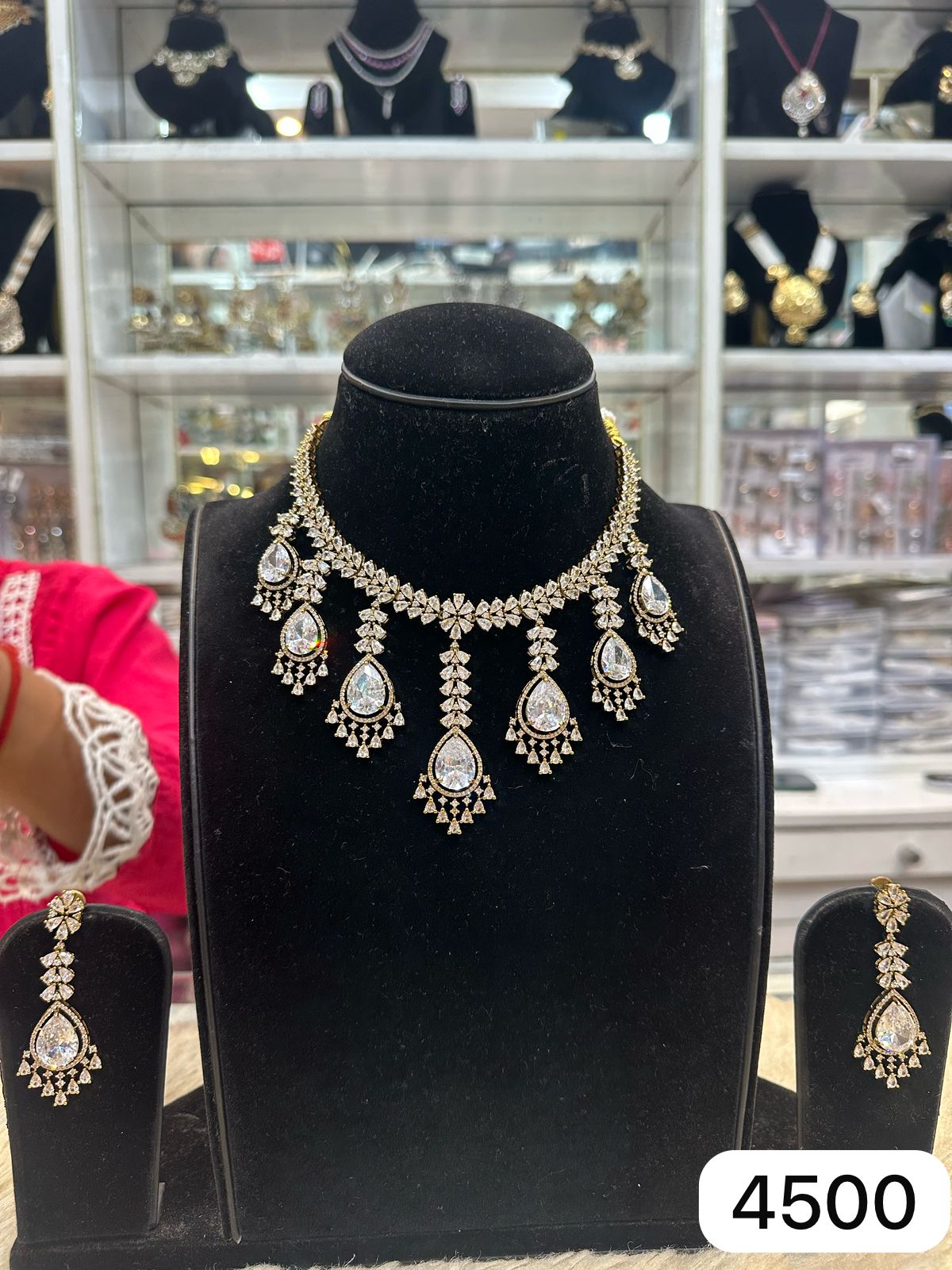 Real Look Golden Necklace Set – Moissanite Shine with Kundan Work