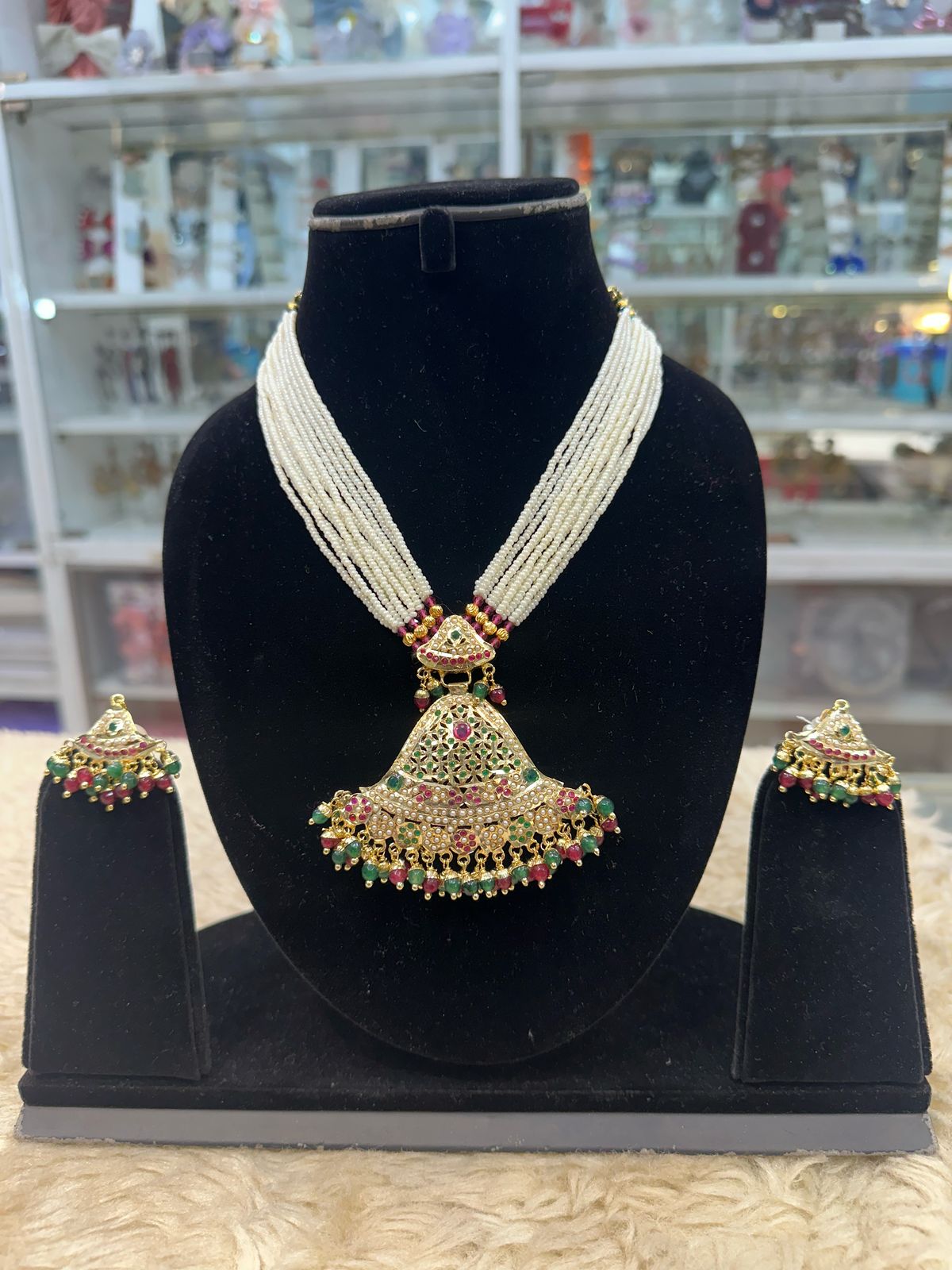 Pearl Embellished Jadau Set