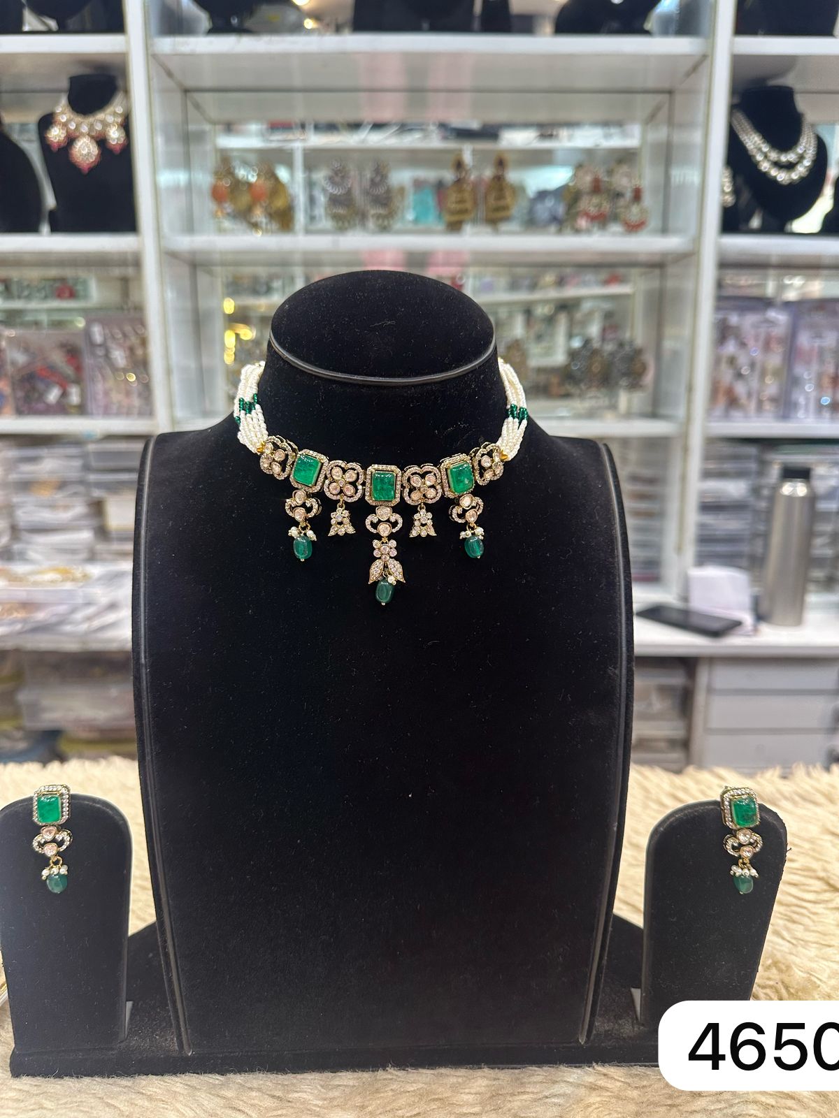 Real look green mozonite choker se