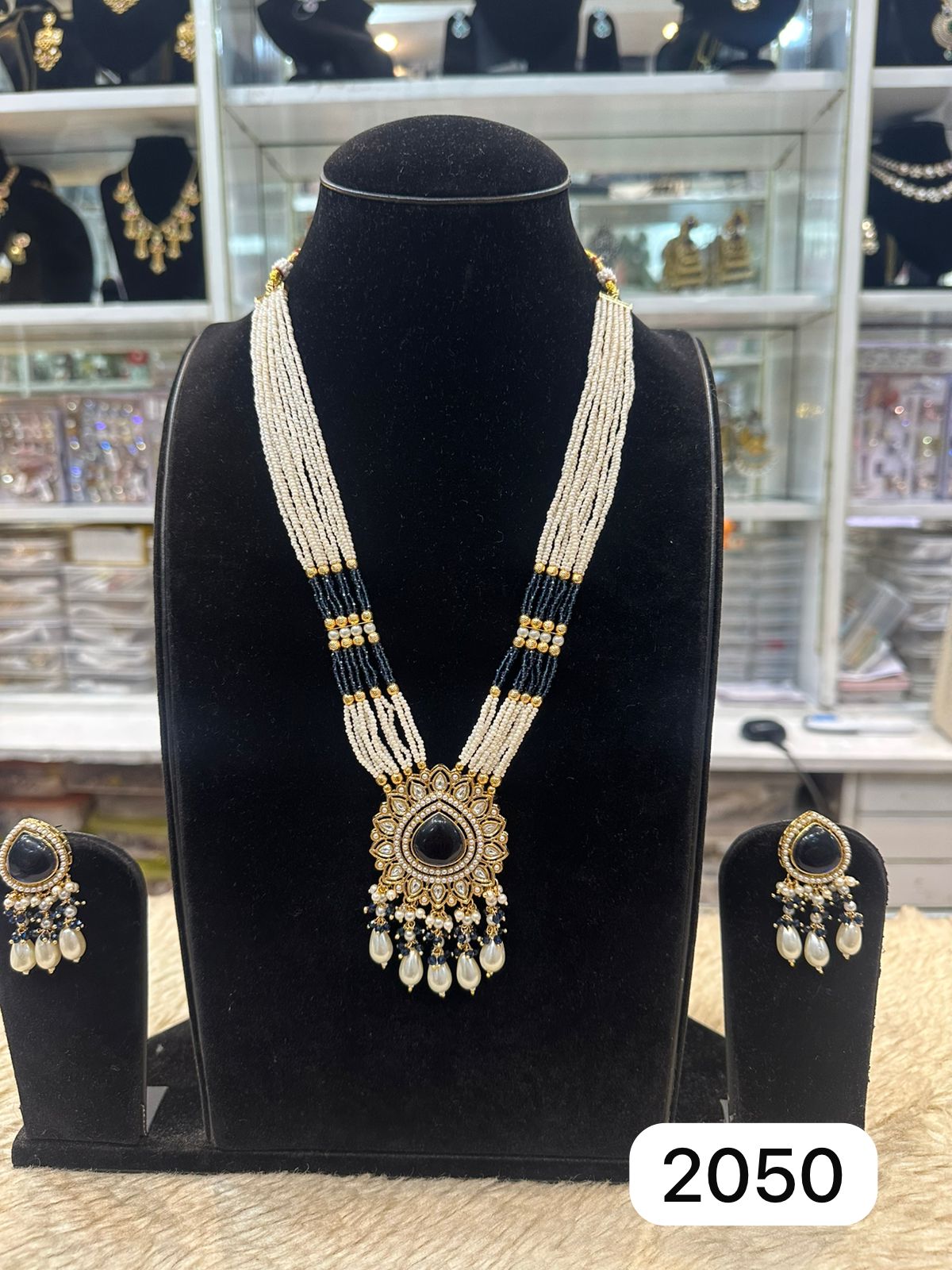 Blue Tablet Pendant Jewelry Set – Traditional Look