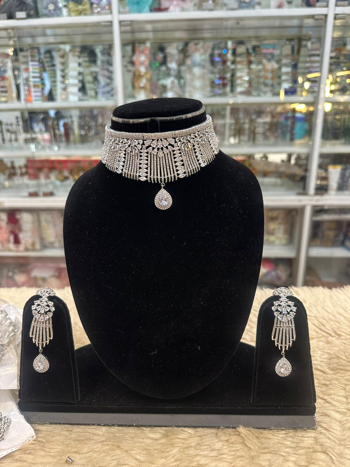 Elegant Silver AD Choker – Real Diamond Finish