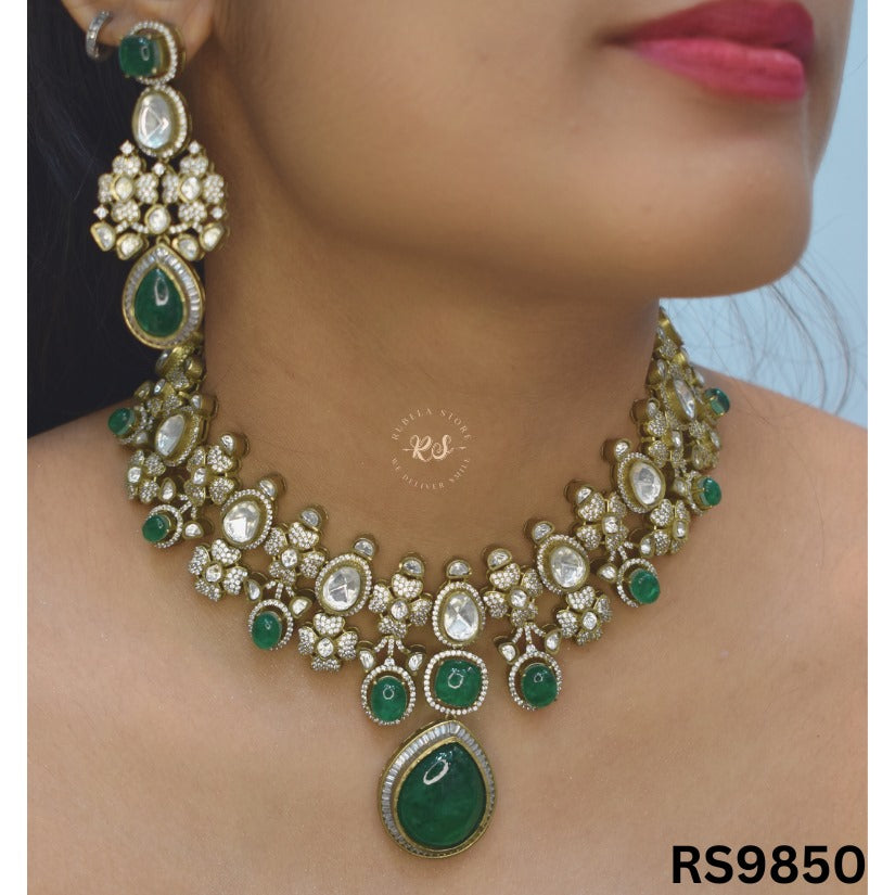 Golden Diamond Look Moissanite Set – Rich Emerald Green Style