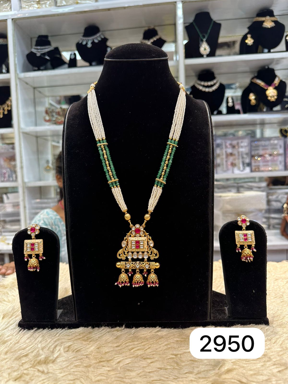 Real Look Kundan Pendant Set – Green Ruby