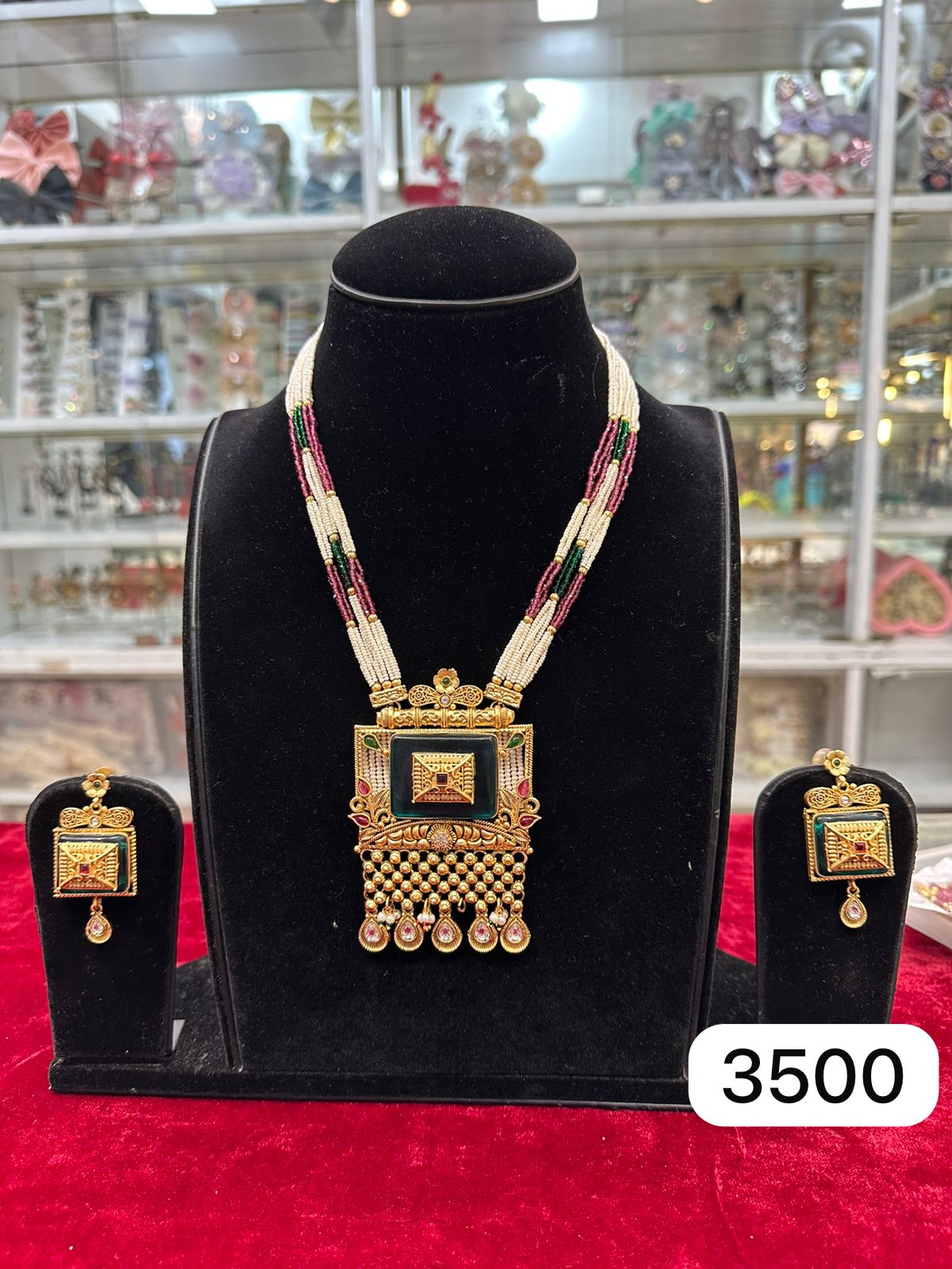 Gold Look Moti Pendant Set | Tablet Design