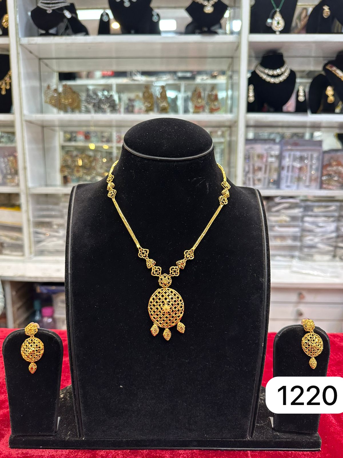 Silk Chain Pendant Set – Gold Look Finish
