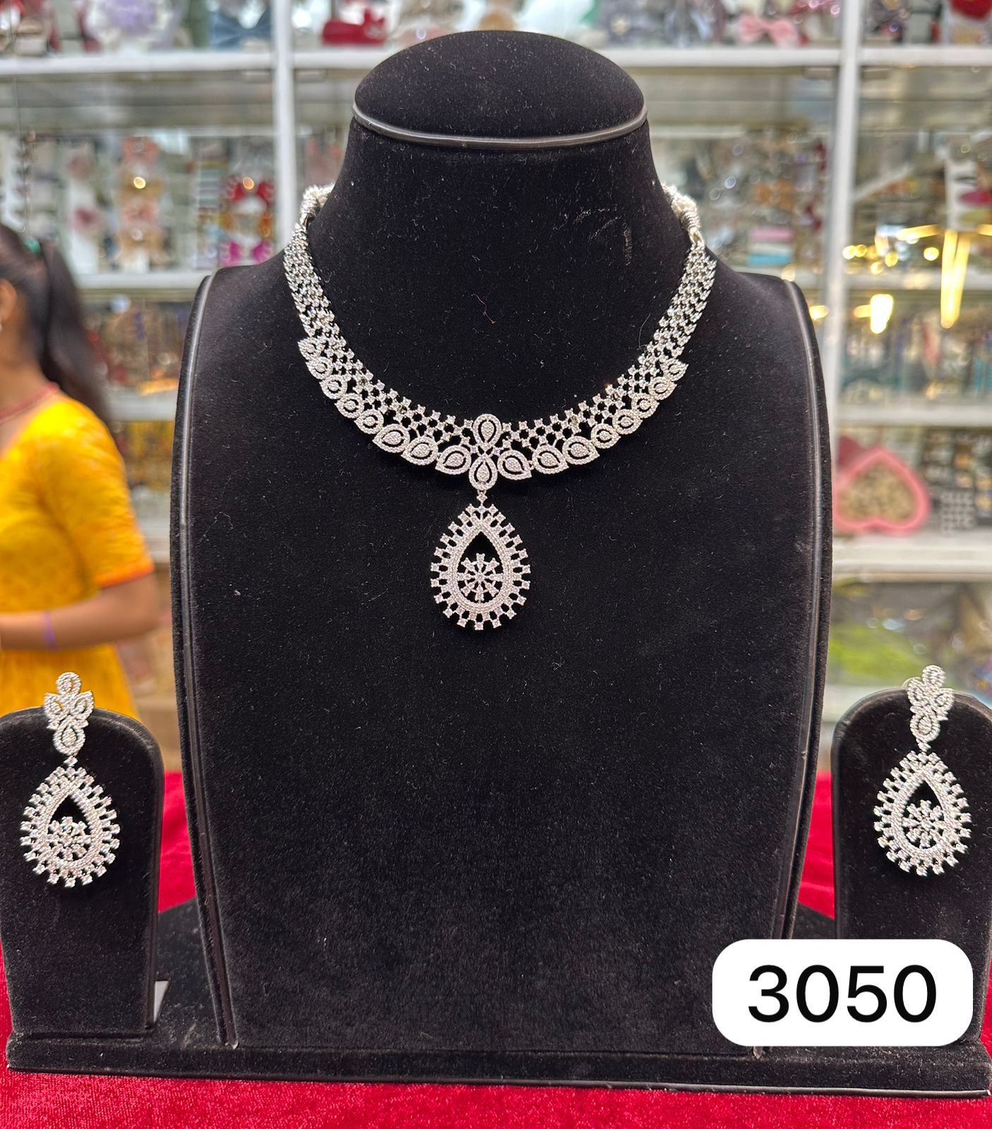 Real Look AD Silver Finish Diamond Style Set