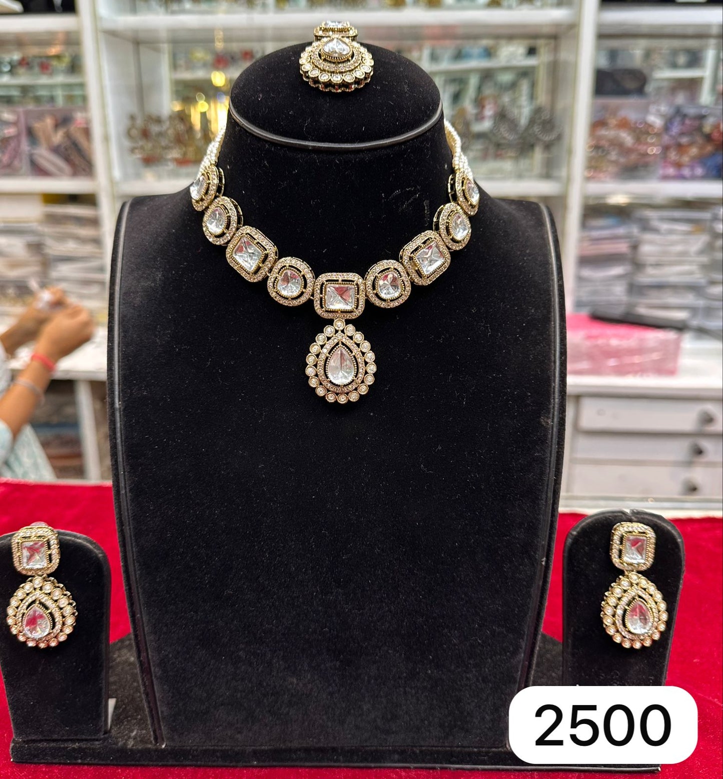 Real Look Polki Necklace Set – Classic Golden Tone
