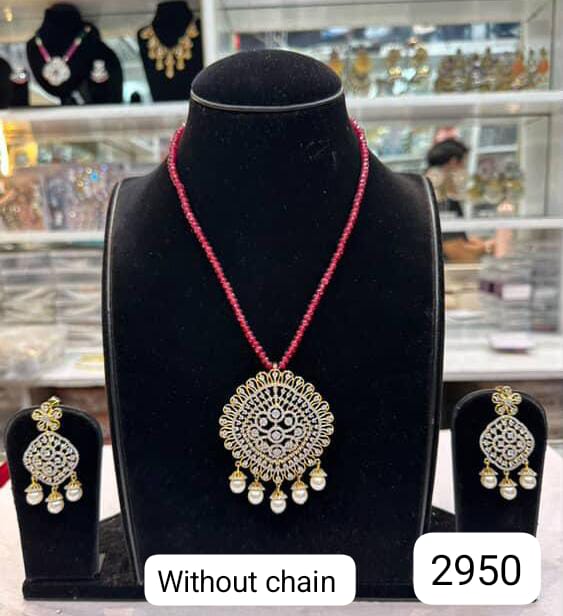 Royal Radiance Pendant Set – Diamond Style