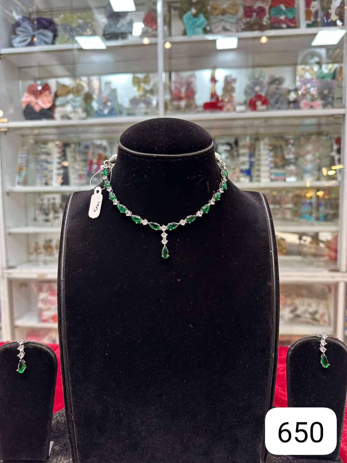 Real look diamond dark green necklace