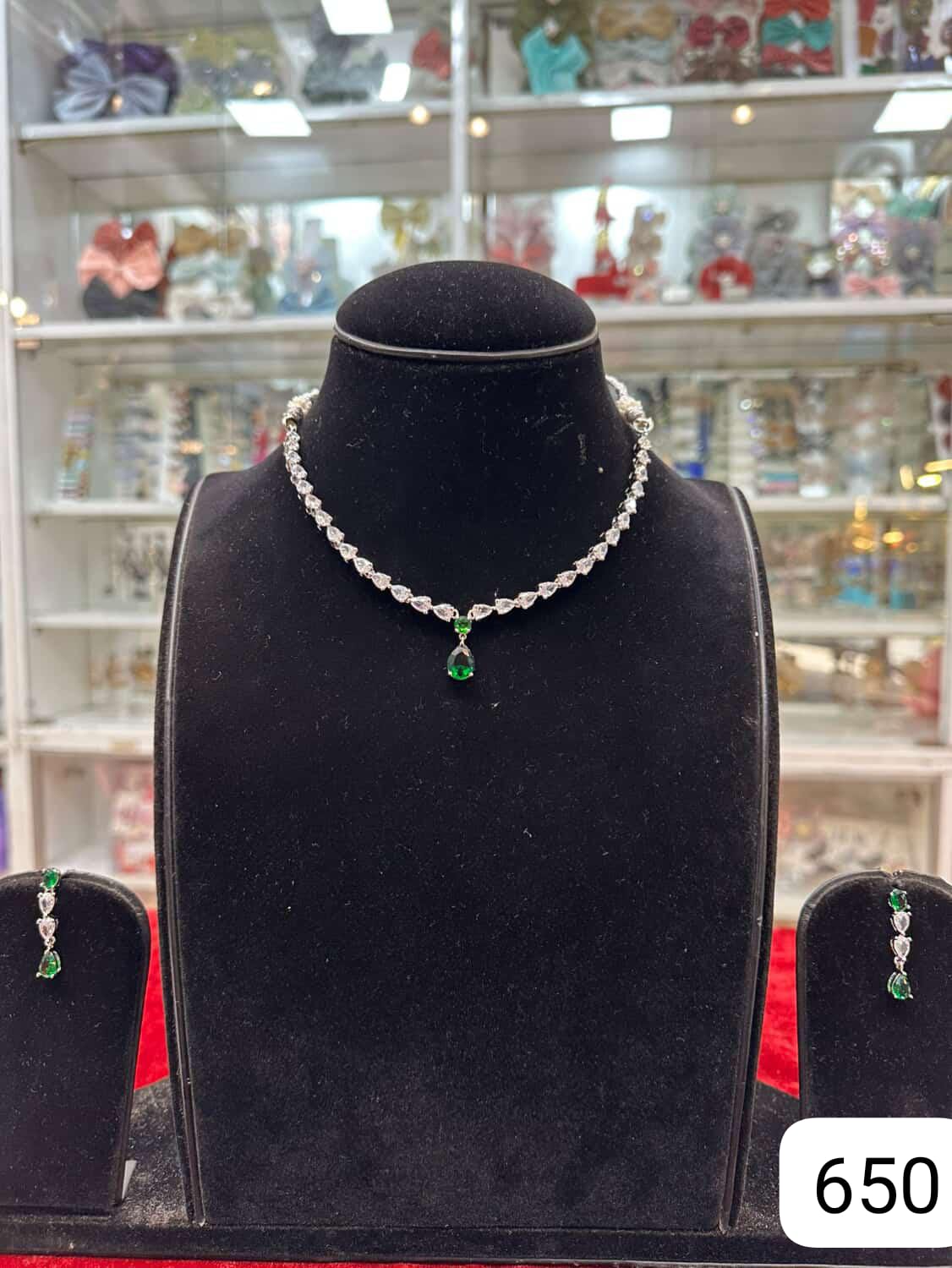 Real look diamond dark green necklace