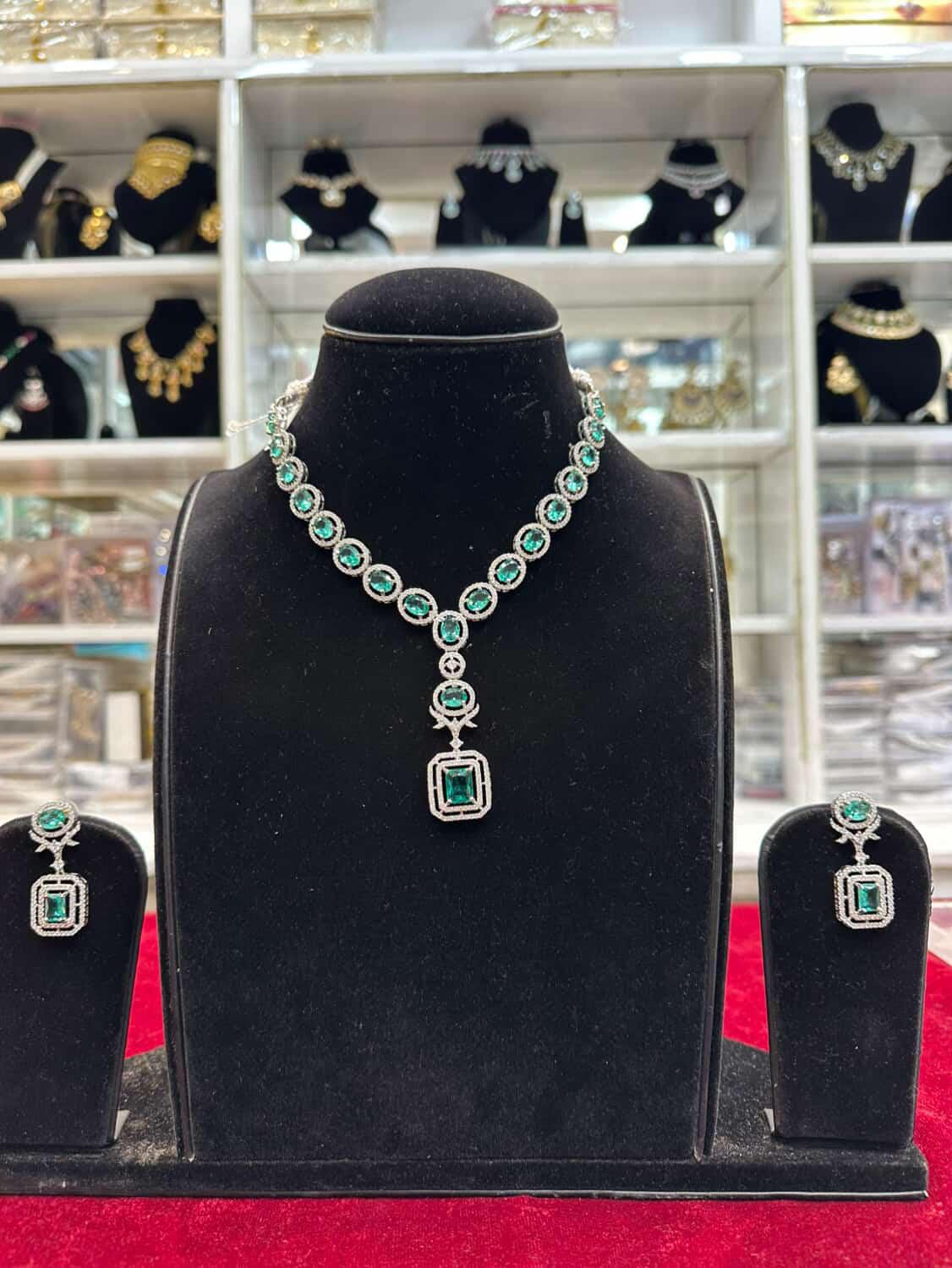 Real look diamond dark green set