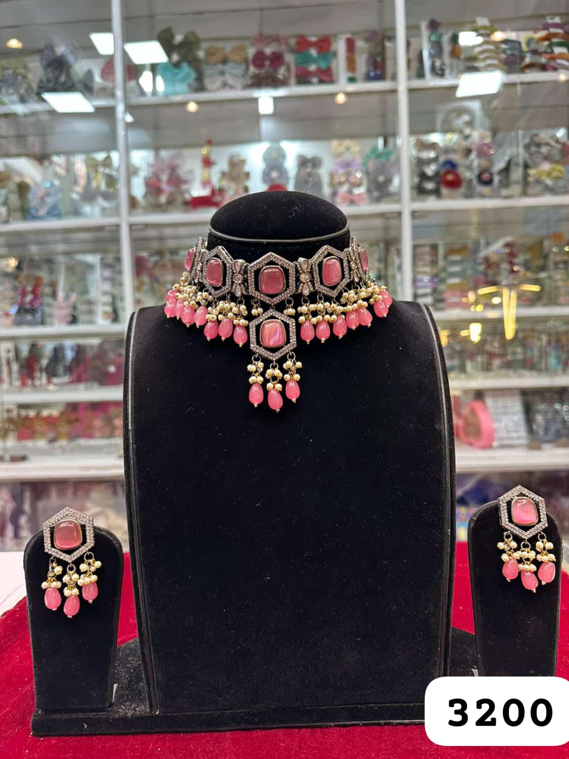 Elegant Pink Diamond Look Monalisa Choker