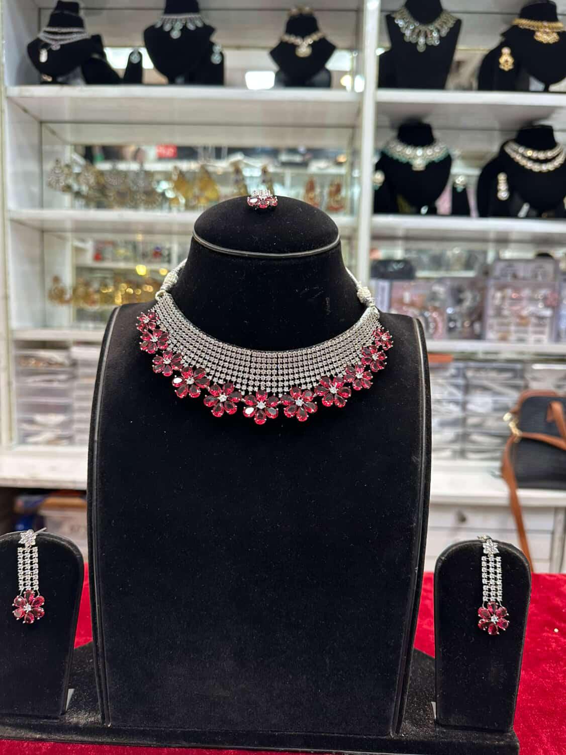 Real look diamond red stone set
