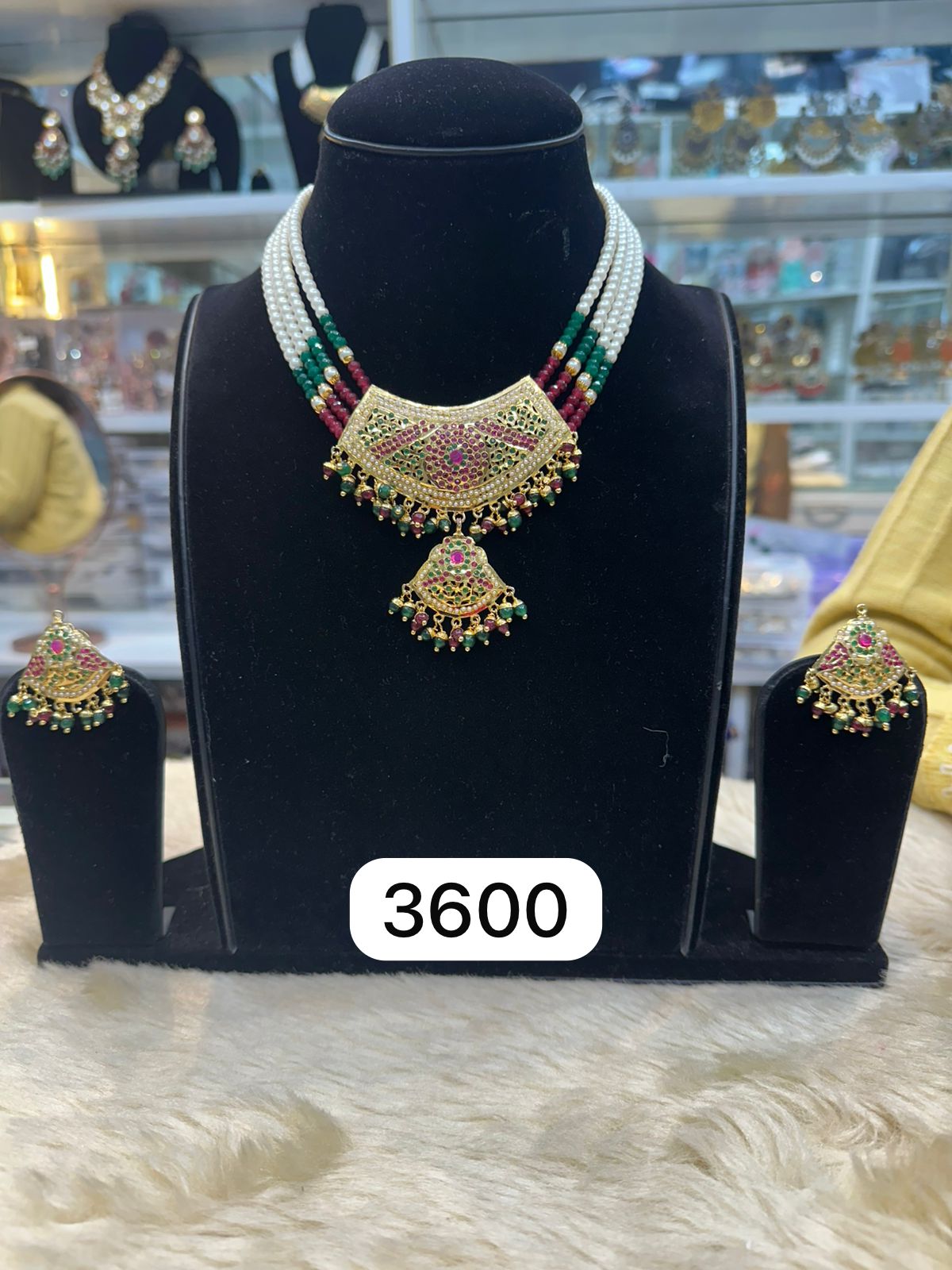 Classic Real Look Jadau Jewellery Set