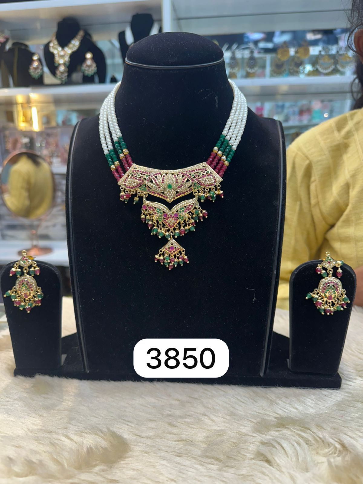 Classic Real Look Jadau Jewellery Set