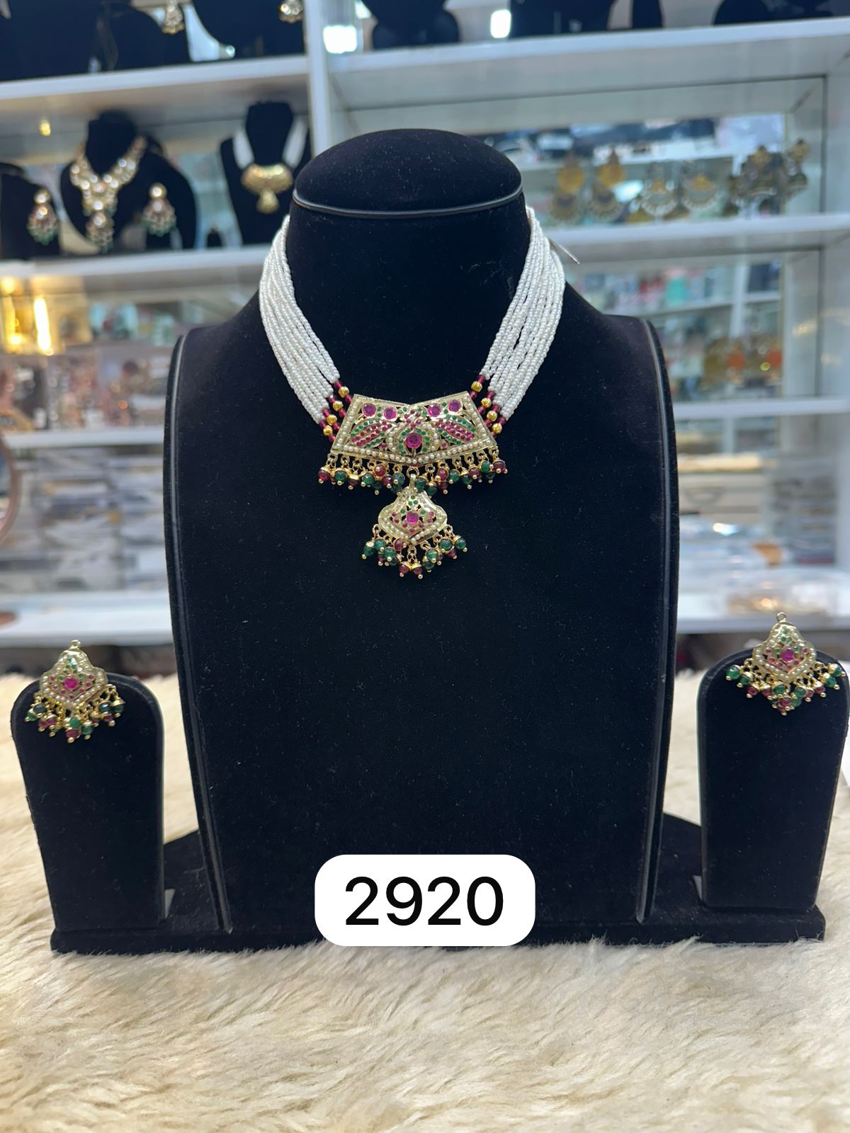 Classic Real Look Jadau Jewellery Set