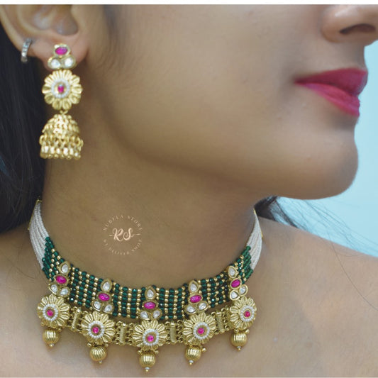 Elegant Golden Choker with Emerald Green Accents – Real Polish