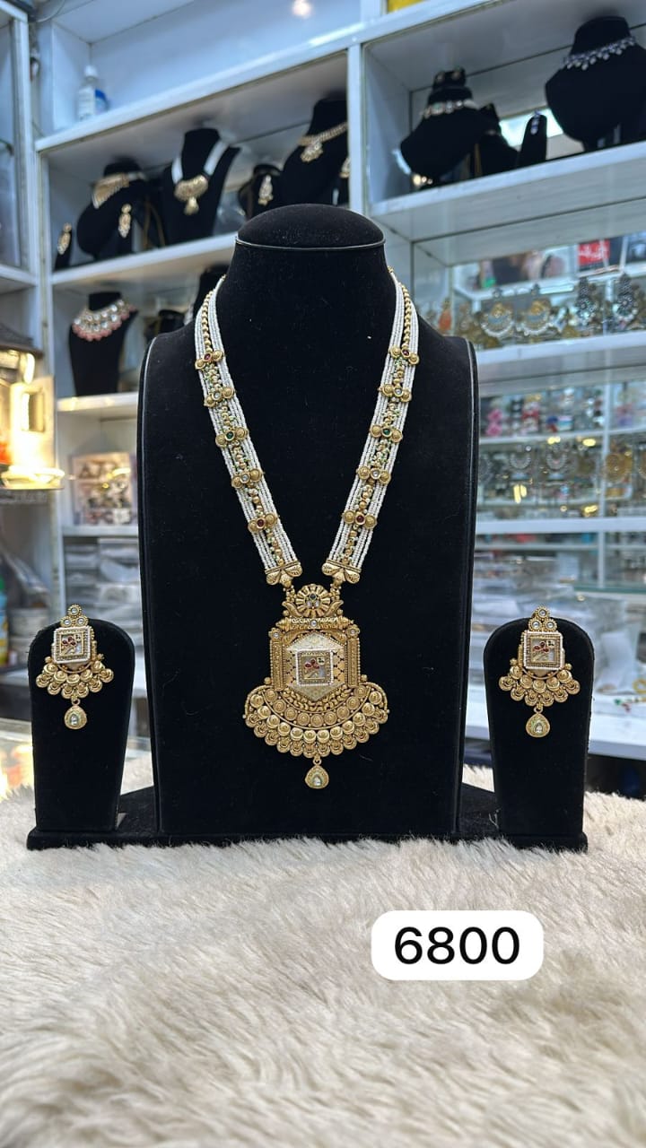 Golden Tablet Stone Pendant Set – Real Finish