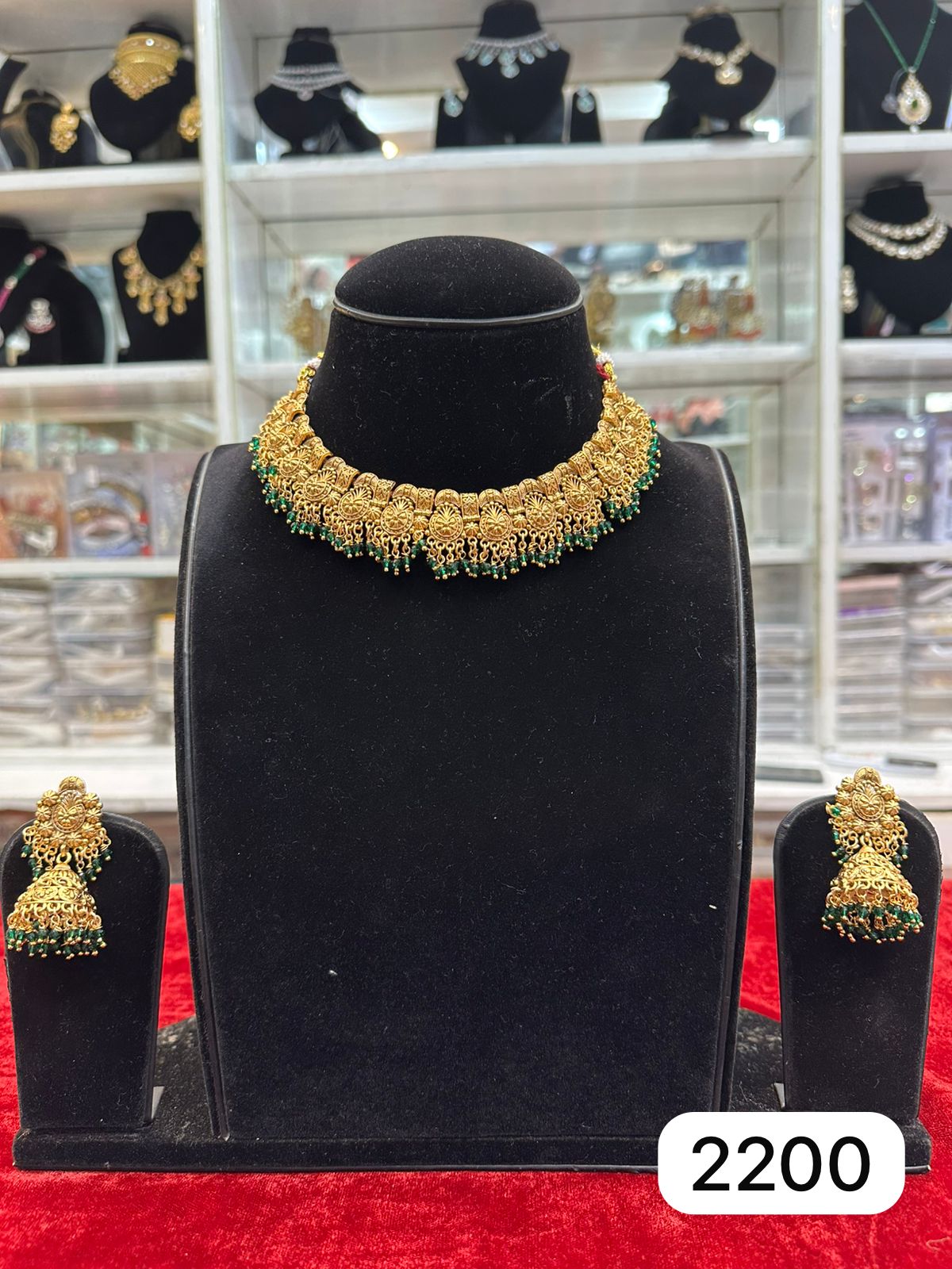 Traditional Matte Gold Set – Ruby Green Look