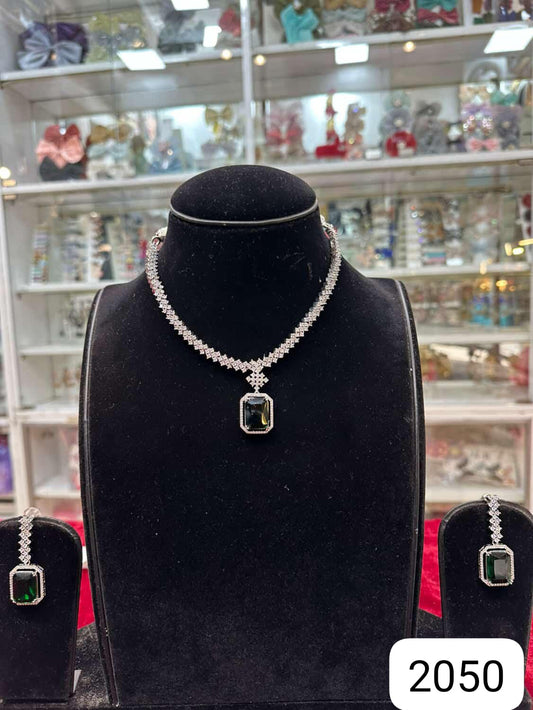 Real look diamond dark green necklace