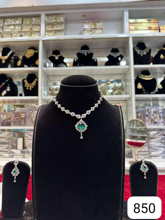 Real look diamond dark green set