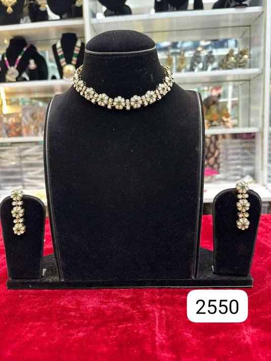 Antique Emerald Kundan Necklace