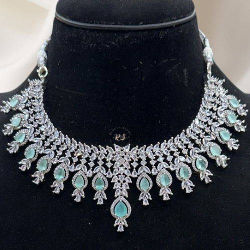Premium Shine Diamond Style Set – Mint Green Touch