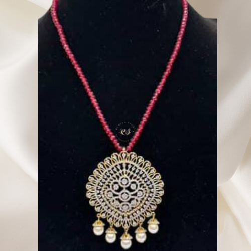 Royal Radiance Pendant Set – Diamond Style