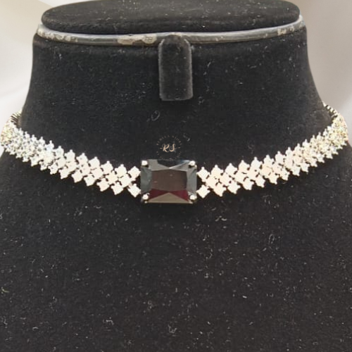 Real Finish Diamond Look Set – Classic Design with Black Stones