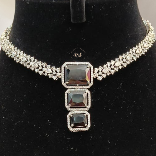 Real Finish Diamond Look Set – Classic Design with Black Stones