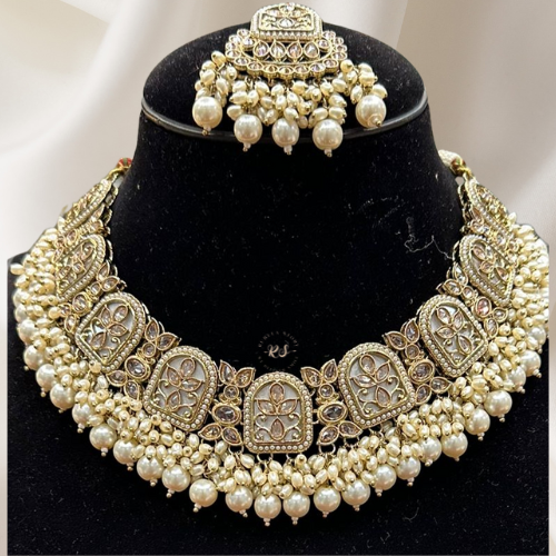 Golden Finish Polki Set – Mother of Pearl Touch