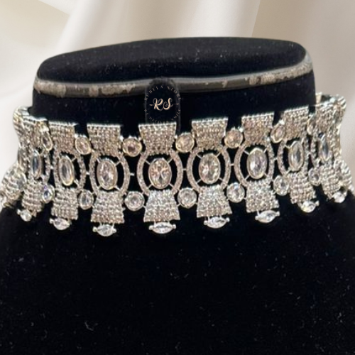 Real Look Diamond Style Choker – Elegant & Graceful Design