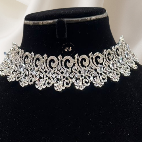 Real Look Diamond Style Choker – Elegant & Graceful Design