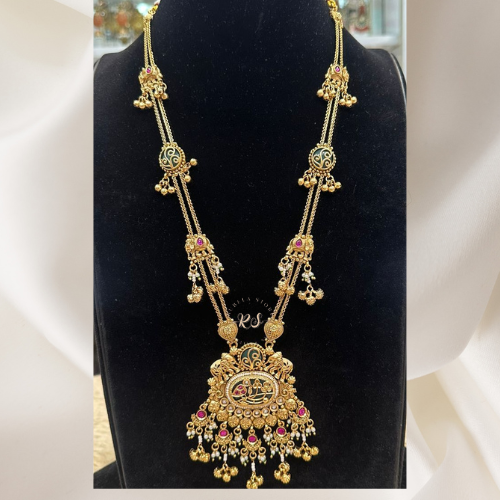 Real Finish Pendant Set with Heritage Design, Green Ruby & Stylish Belt
