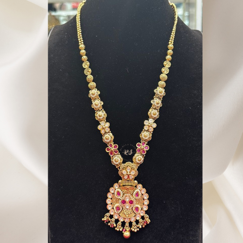 Golden Kundan Pendant Set – Real Look with Ruby Stone Highlight
