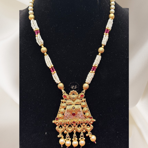 Real Look Golden Moti Pendant Jewelry Set