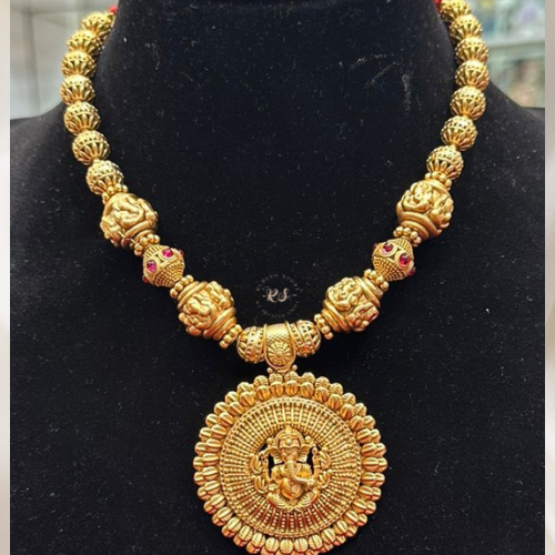 Real Look Matte Gold Temple Jewelry Set