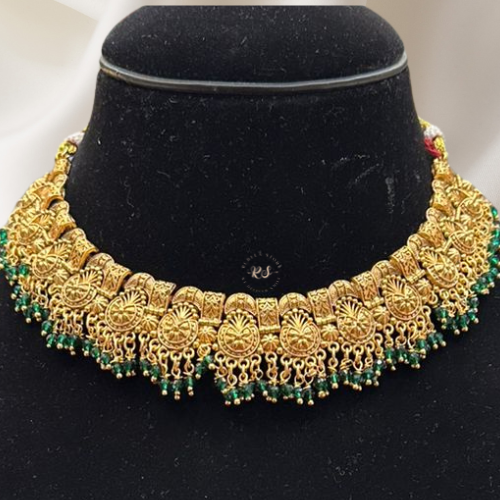 Traditional Matte Gold Set – Ruby Green Look