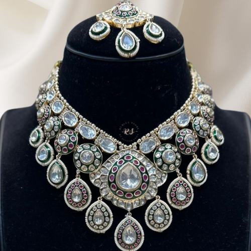 Royal Mina Kaari Kundan Set