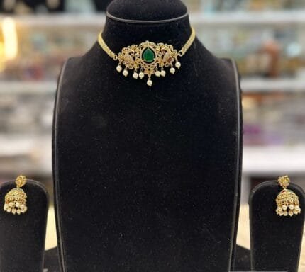 gold-look choker set