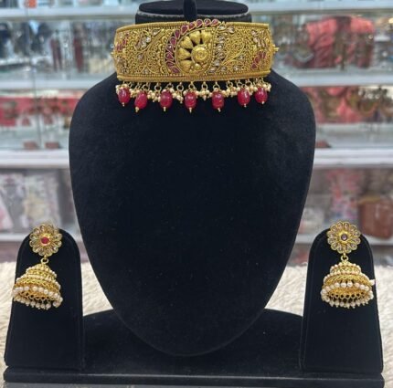 gold-look choker set