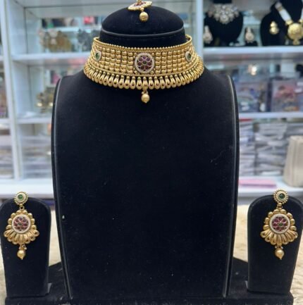 gold-look choker set