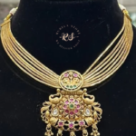 Real Look Golden Set – A Touch of Golden Elegance